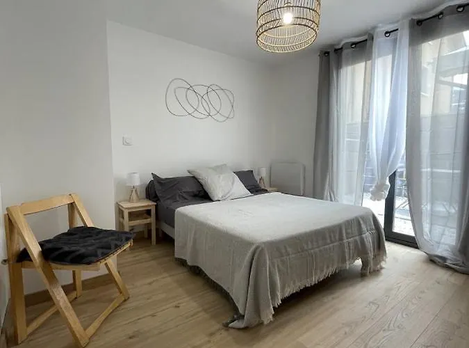 T2, Parking Privé *